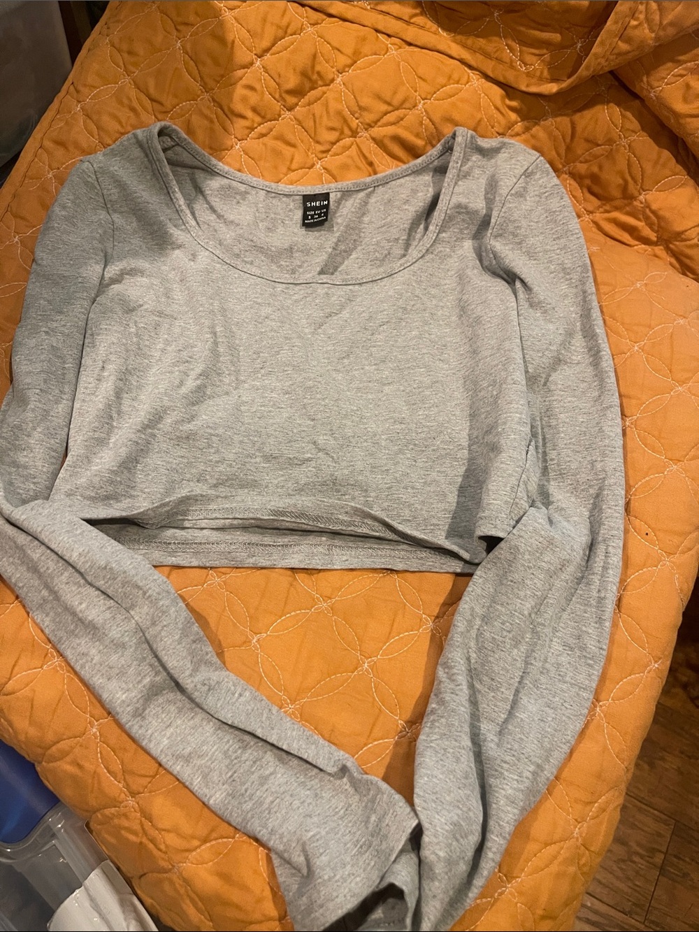 Long sleeved crop tee